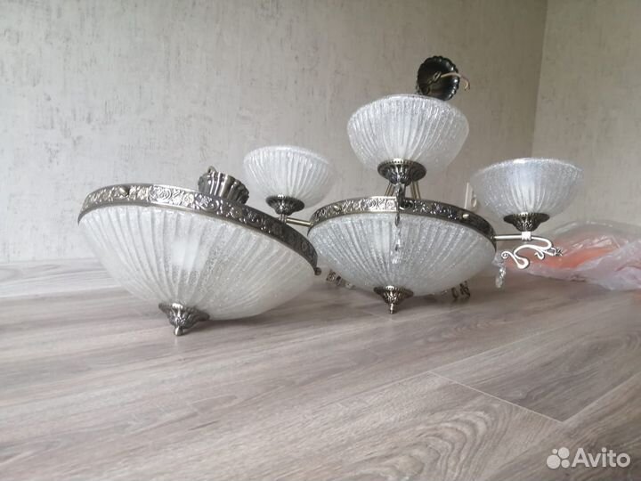 Продаются люстры