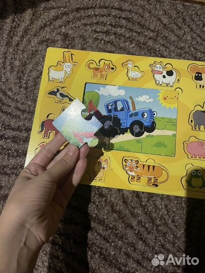 Деревянные пазлы синий трактор