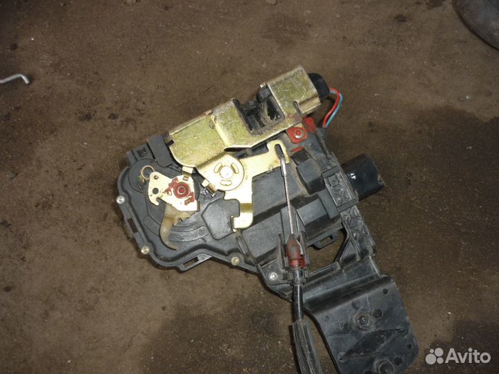 Замок двери передний правый volkswagen passat b5