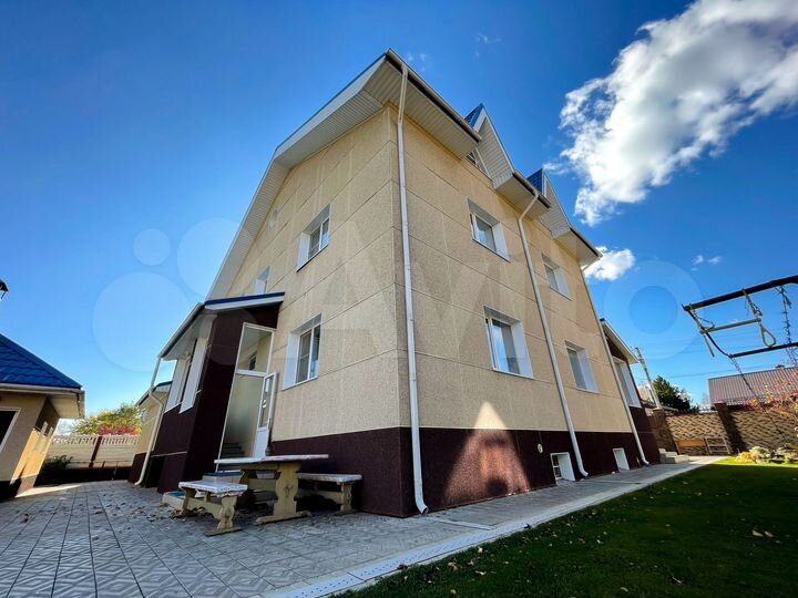 Коттедж 451,6 м² на участке 10 сот.