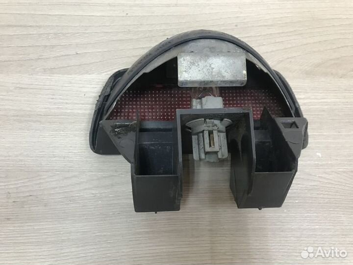 Фонарь задний (стоп сигнал) Toyota Ipsum M10 (1995