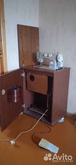 Швейная машинка Подольск-142