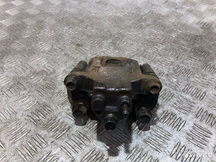 Суппорт тормозной задний левый Lexus Rx300 MCU35