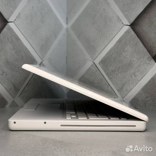 Apple MacBook 13 2007, белый. Новая батарея