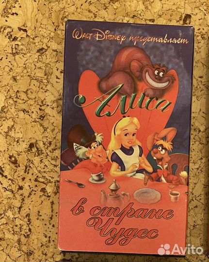 Детские мультфильмы и фильмы на видеокассетах