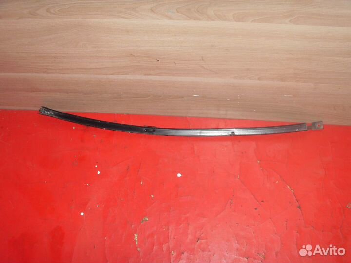 Направляющая стекла двери Toyota Corolla E12