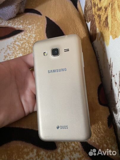 Телефон Samsung j 3