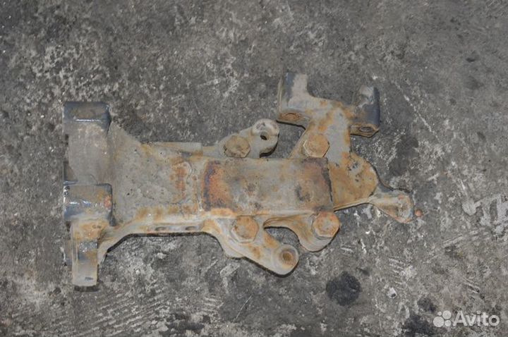 Кронштейн реактивной тяги, переднего моста, левый