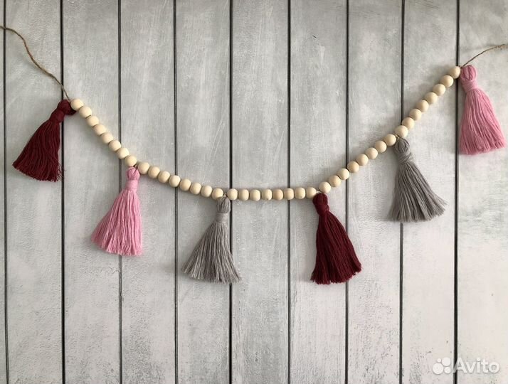 Гирлянда для детской из деревянных бусин