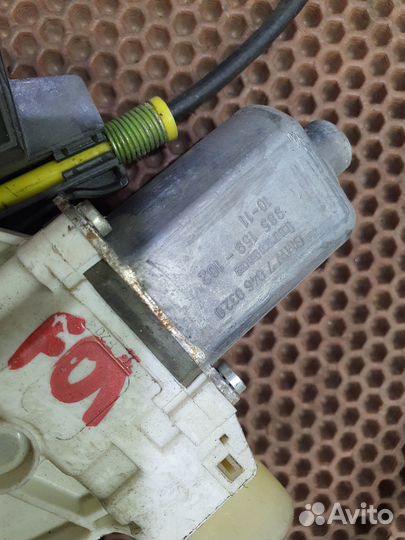 Стеклоподъемник передний правый BMW F02 F01 F04