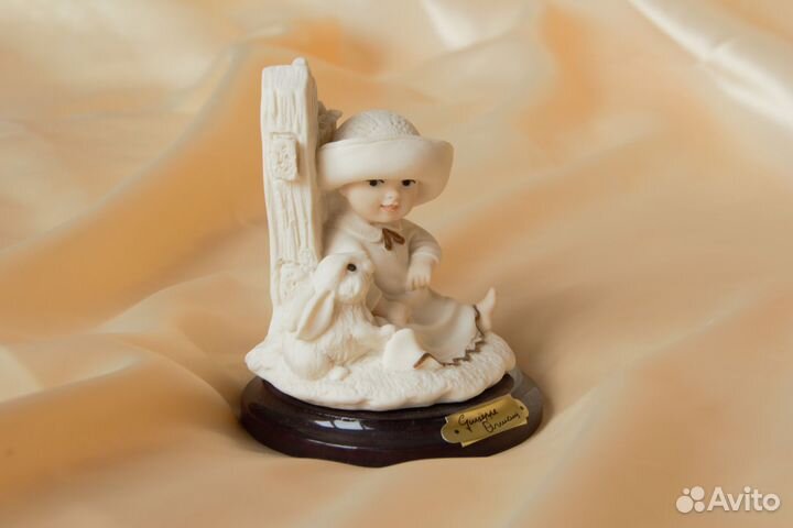 Статуэтка Армани 