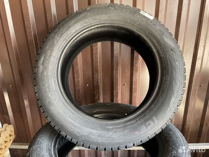 Pirelli Formula Ice 225/60 R18 104T