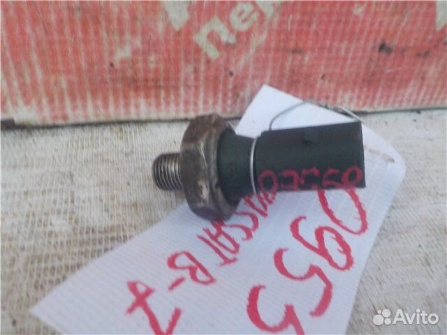 Датчик давления масла Volkswagen Passat B7