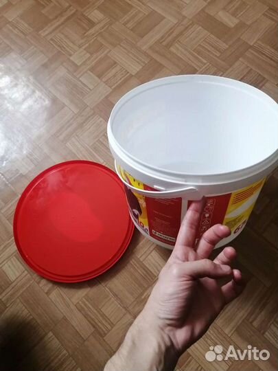 Ведра пластиковые с крышкой 10л