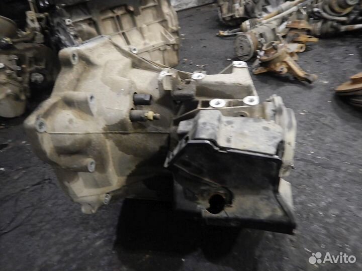 МКПП (механическая коробка переключения передач) F