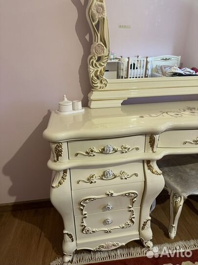 Комод с зеркалом трельяж