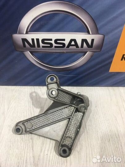 Кронштейн опора крепления кпп коробки передач Niss