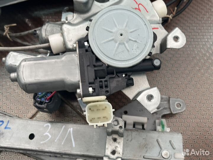 Стекло подъёмник задний правый/левый X-Trail T31