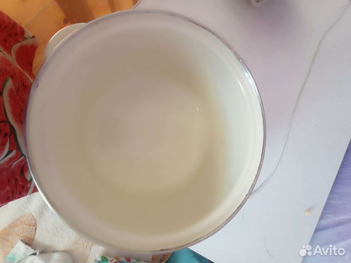 Кастрюля эмалированная. Почти новая