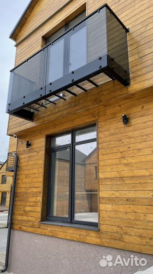 Стеклянные ограждения балкона