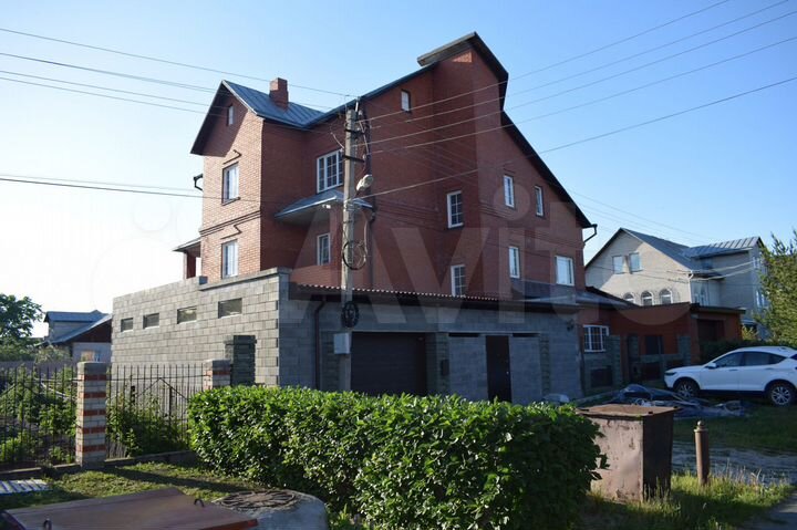 Коттедж 650 м² на участке 11 сот.