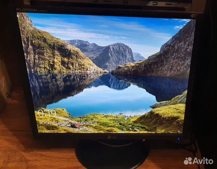 Монитор LG Flatron L1953TR 19