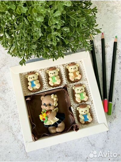 Фигурки из шоколада (1 сентября)