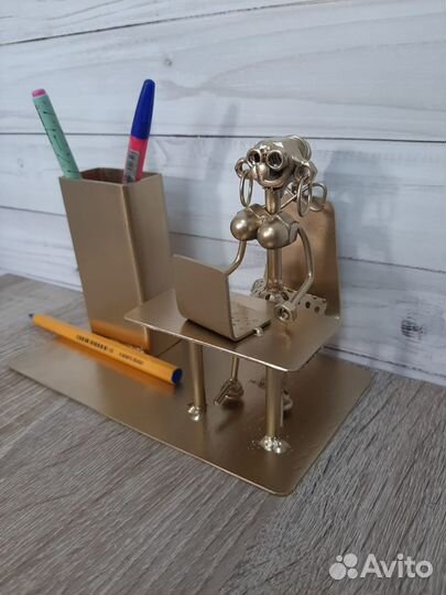 Продам сувенирную подставку для ручек и карандаш