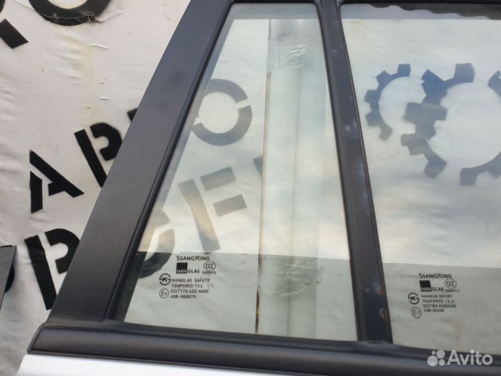 Форточка двери задняя правая Ssang Yong Kyron