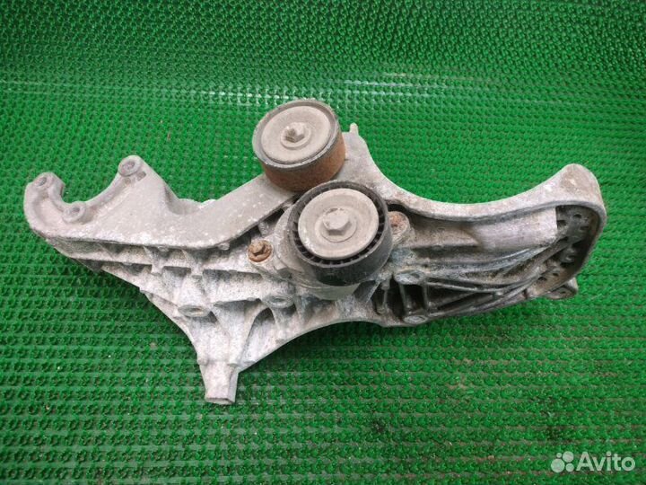 Кронштейн генератора Renault Logan 1 K4M 2010