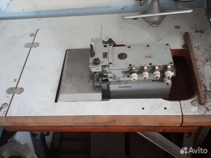 Швейная машинка текстима оверлок пятиниточный
