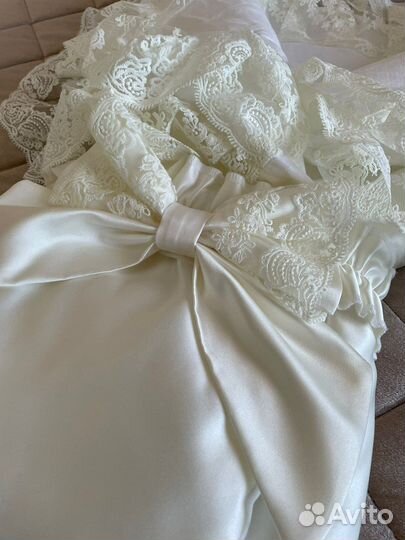 Комплект на выписку (конверт,комбинезон, чепчики)