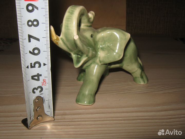 Фигурка фарфоровая Африканского слона в гневе