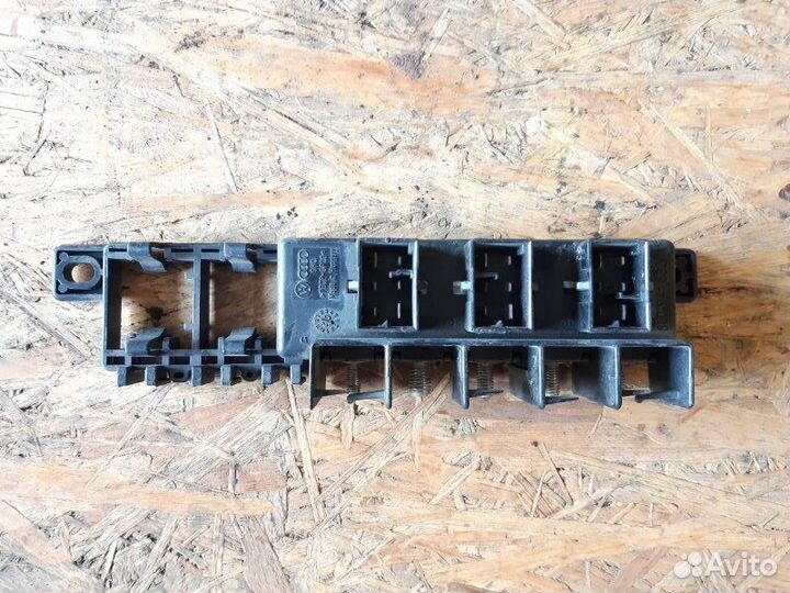 Блок предохранителей Audi A6 C5 1997-2004