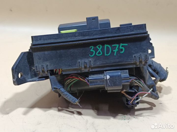 Блок предохранителей для Mitsubishi Grandis