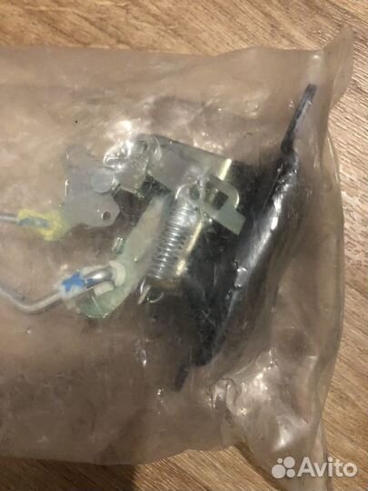 Замок багажника, двери багажника Hyundai starex