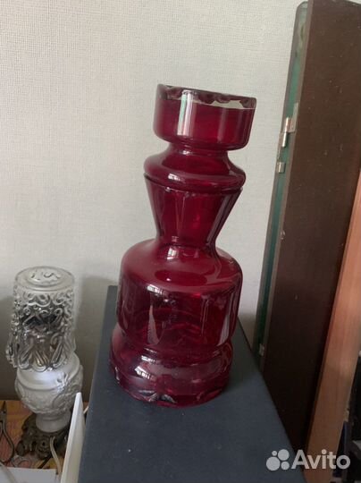 Штоф, графин, кувшин красное цветное