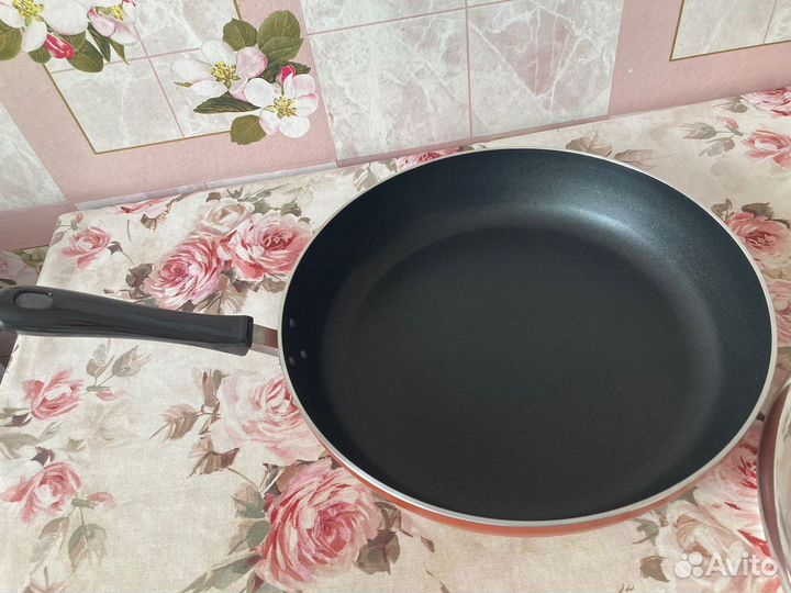 Сковорода тефлоновым покрытием