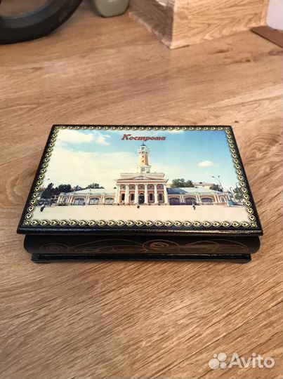 Шкатулка лаковая