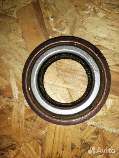 Сальник коробки