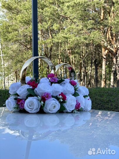 Свадебное украшение на машину