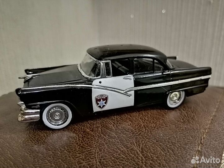 Модель автомобиля Ford fairlane (Deagostini)