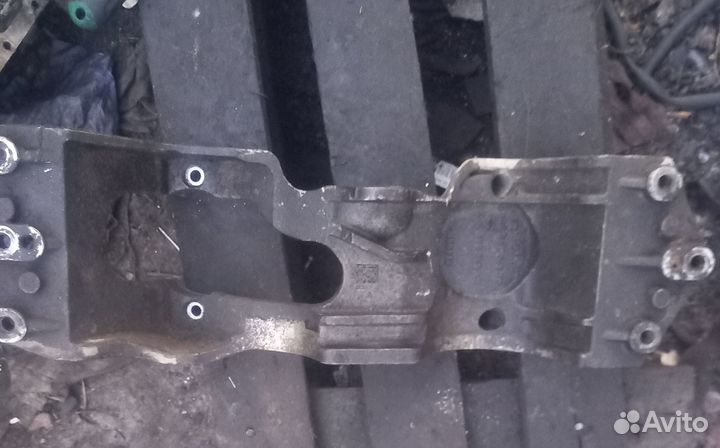 Кронштейн кпп Volkswagen Phaeton (2002-2016)