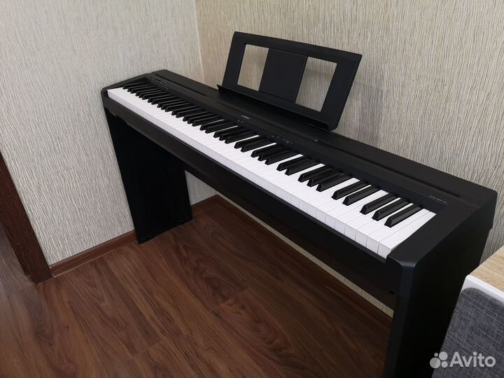 Цифровое пианино Yamaha P-45B с подставкой
