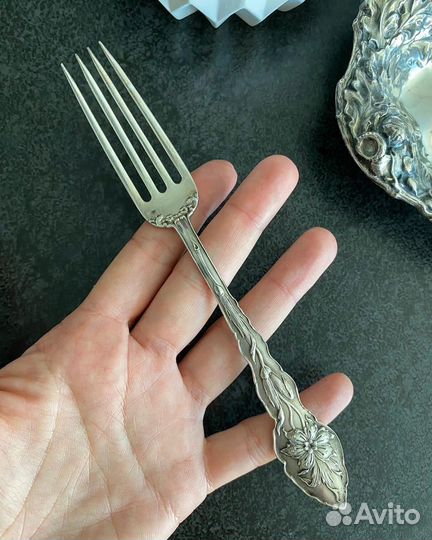 Старинная серебряная вилка, США