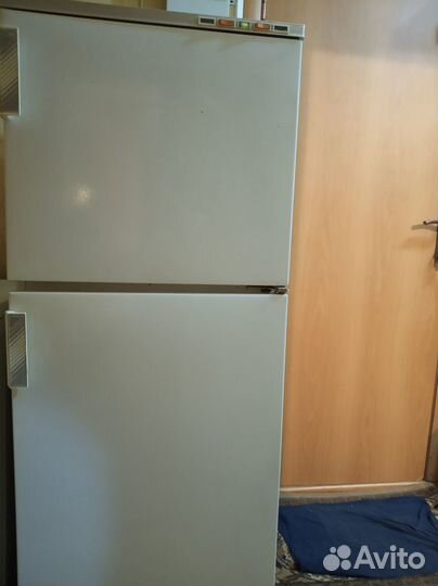 Холодильник Бирюса