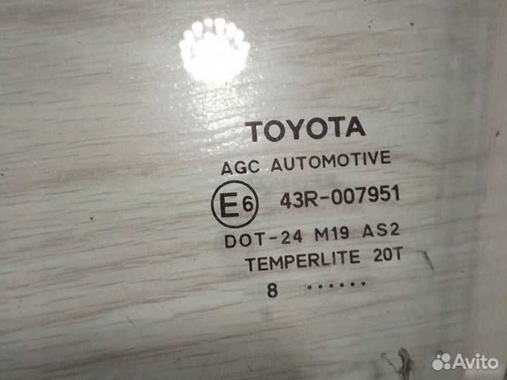 Стекло передней левой двери Toyota Auris E150