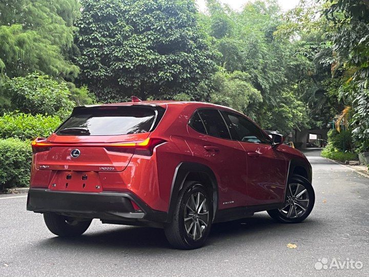 Lexus UX 204 л.с. AT, 2021, 4 000 км