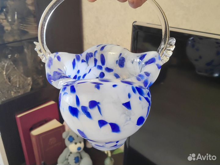 Ваза из цветного стекла