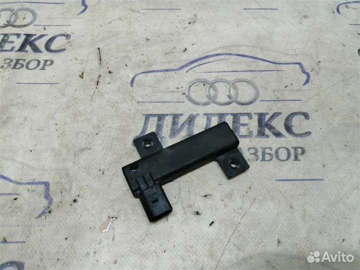 Антенна VW Touareg 2002-2010